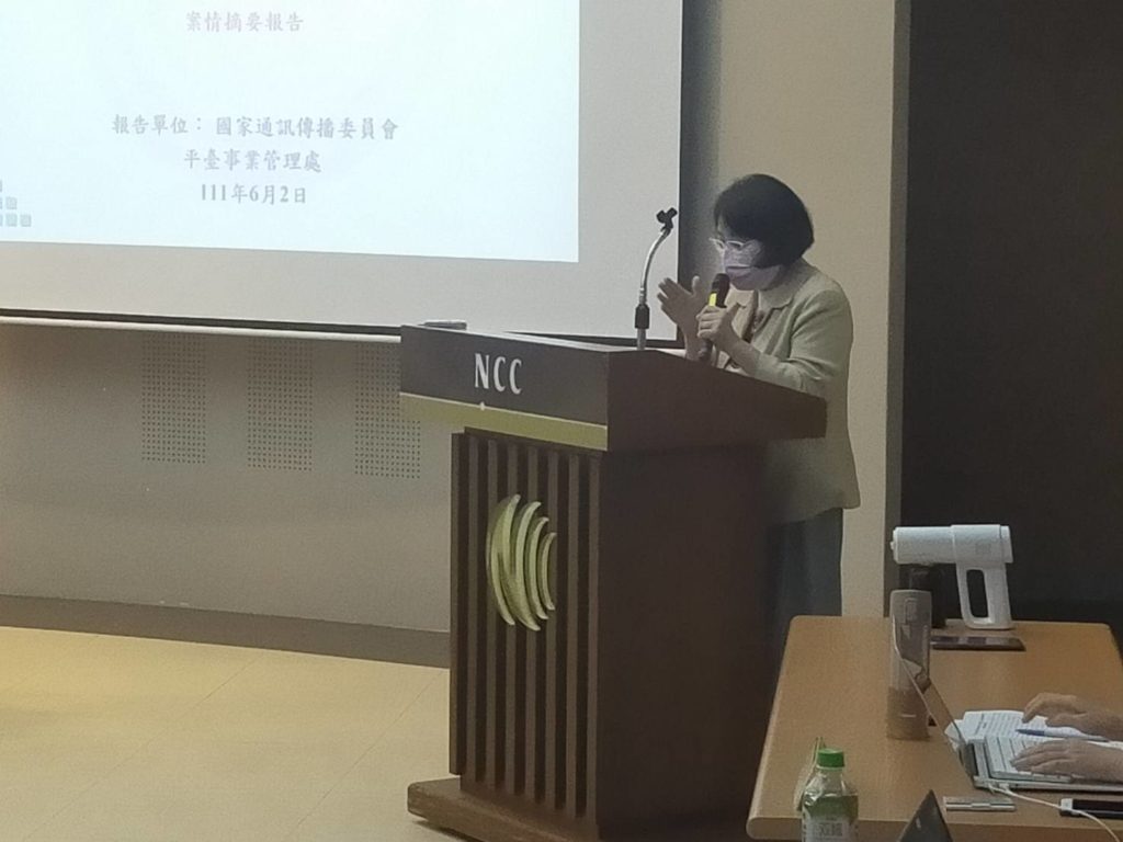 衞星電視公會秘書長陳依玫砲火猛烈,質疑NCC政策方案的妥適性與時機的不當。(記者 辛澎祥/攝)