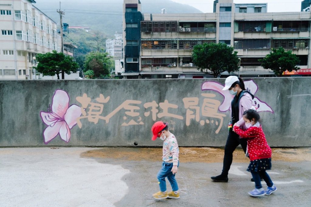 ▲親子體驗萬金杜鵑活動，是旅行規畫中的特點。（圖/新北農業局 提供）