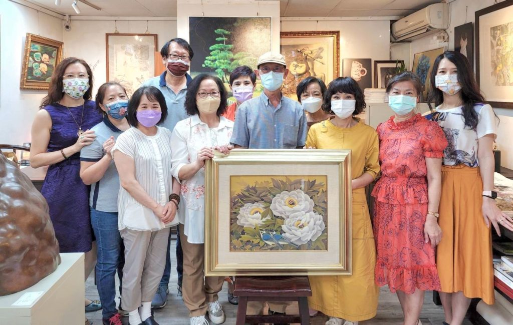 ▲膠彩畫創作工作坊師生交流學習，參與者皆深感有豐碩的收獲感，對未來寄予更多的期待。（攝影/詹美絨）
