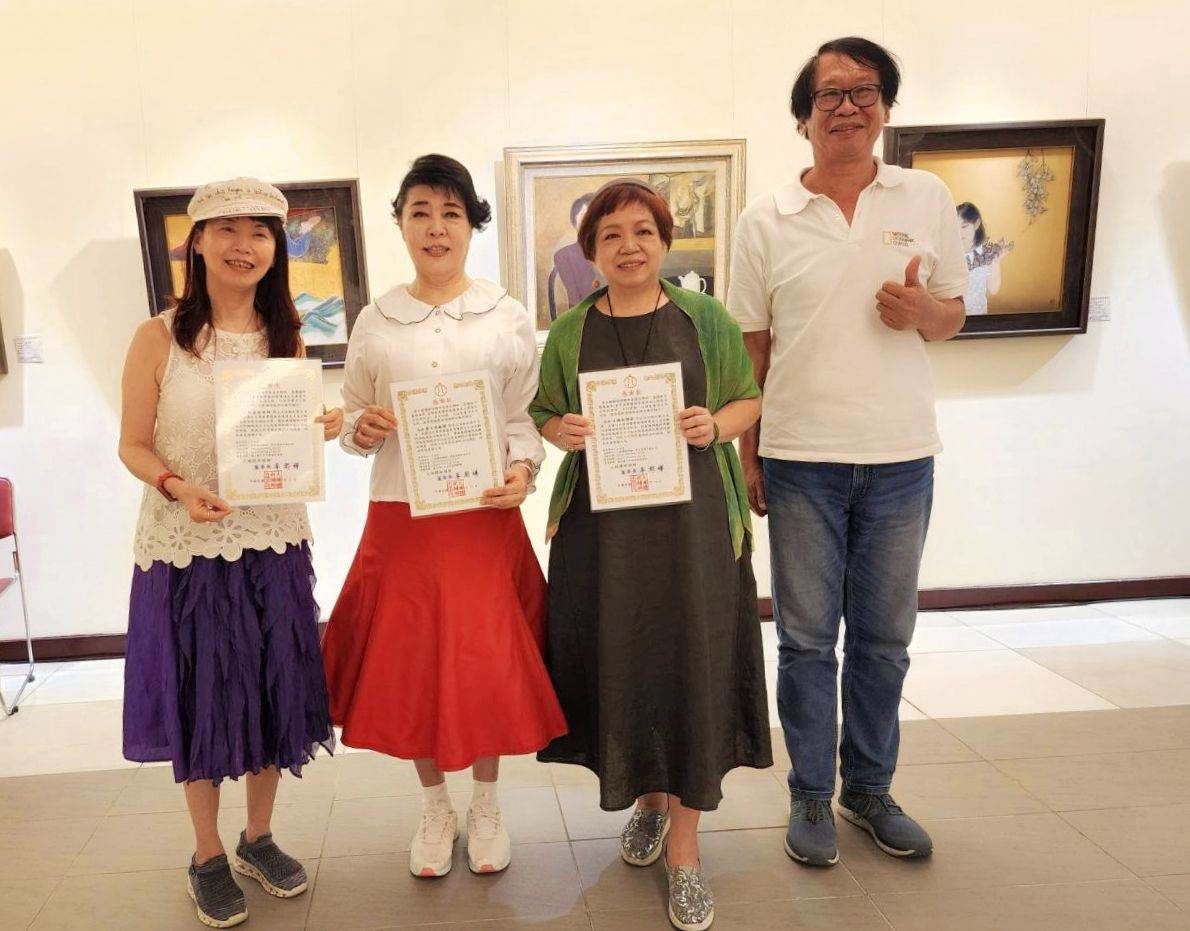 充滿自性 揮灑熱情   簡文秀出席座談會 能說會唱   真情告白流露自在快意