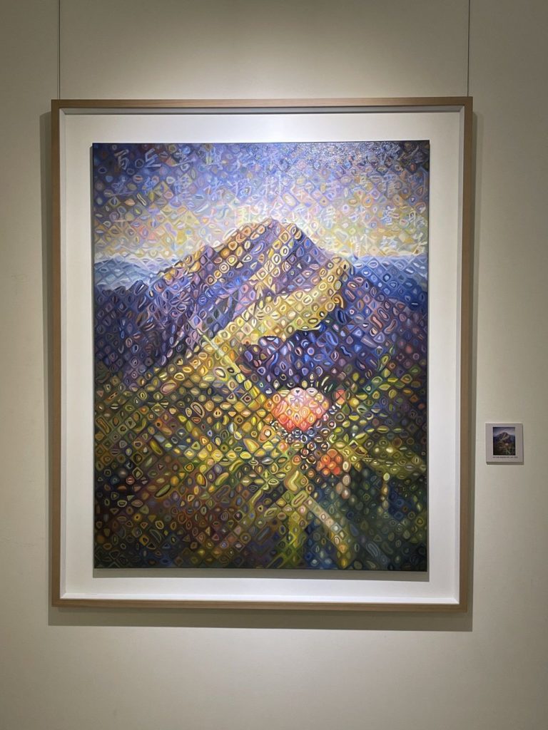 ▲鄭月珠老師的油畫作品「玉山」，極具大自然意境。（圖/大墩文化中心 提供）