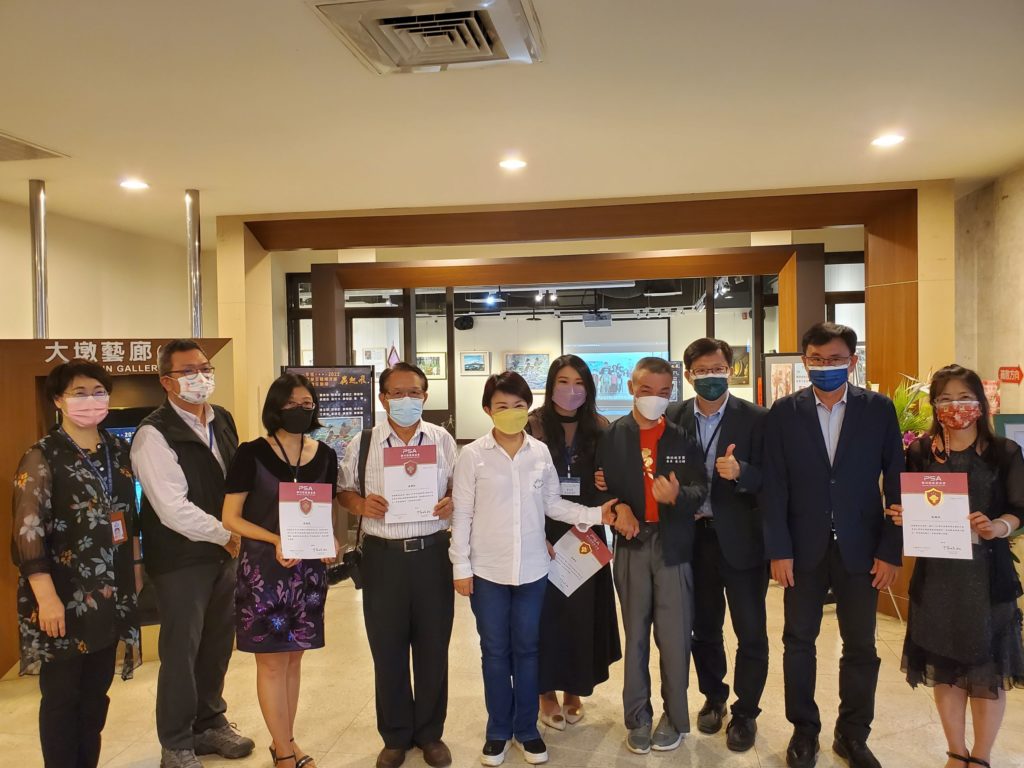 盧秀燕市長感謝指導老師們,也邀請民眾前往欣賞這群小小藝術家的精采作品。(圖/文化局提供)