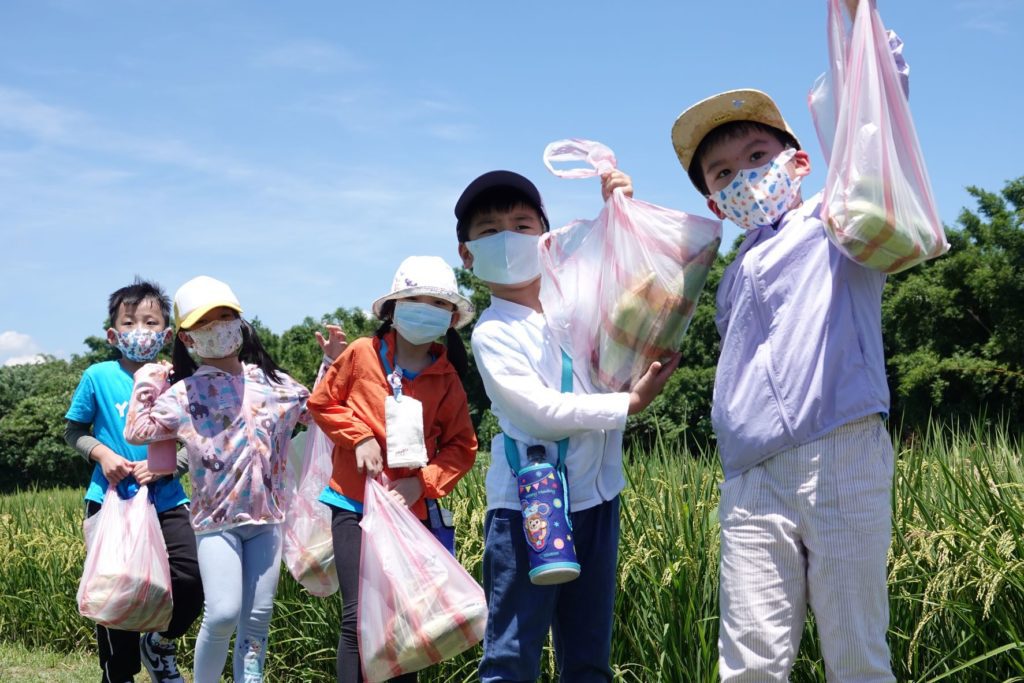 幼兒園兒童收穫滿滿 (1)