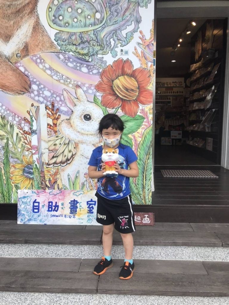 ▲孩童在自助畫室展露創意。（圖/新北漁業處 提供）