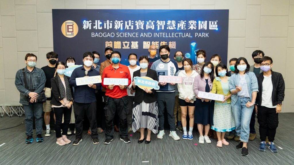 ▲經發局4月份舉辦群眾募資說明會暨講座,吸引眾多創意團隊與業者參加,前排中為經發局長何怡明。(圖/經發局提供)