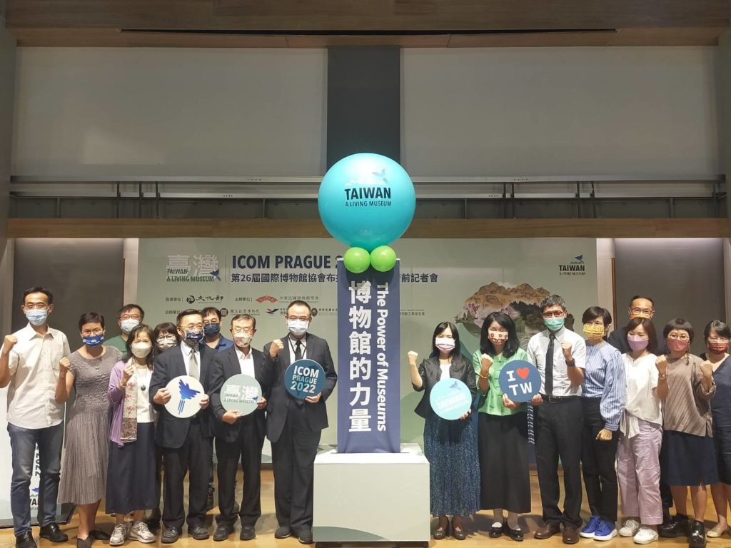 主協辦方與各公私立博物館館長齊聚一堂,展現博物館的正向力量。(記者 辛澎祥/攝)