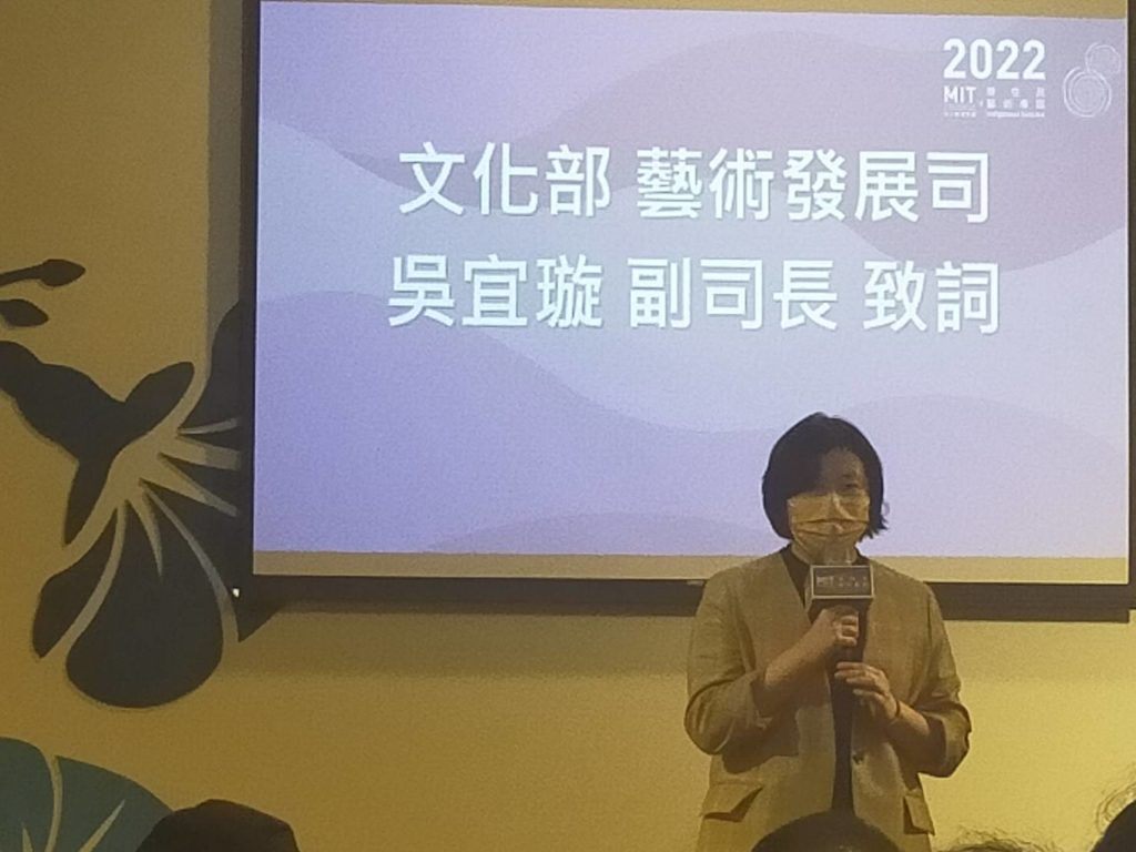 文化部藝發司副司長吳宜璇致詞時表達對活動的支持與新秀藝術家的肯定。(記者 辛澎祥/攝)