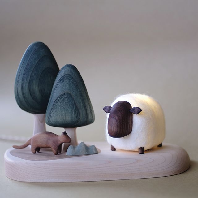 臺灣工藝品的質感展現賞心悅目的溫煦與熱切。(記者 辛澎祥/攝)