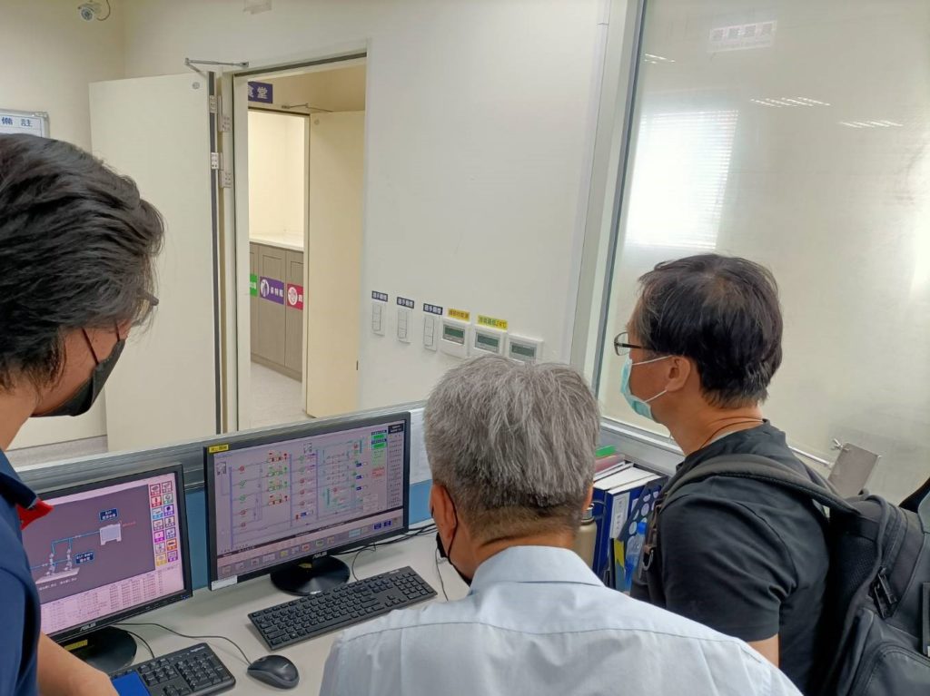 新北市企業淨零碳示範場域推廣補助計畫,預計每年約可減少4萬度電,將近一年省下約14萬元。(圖/經發局提供)