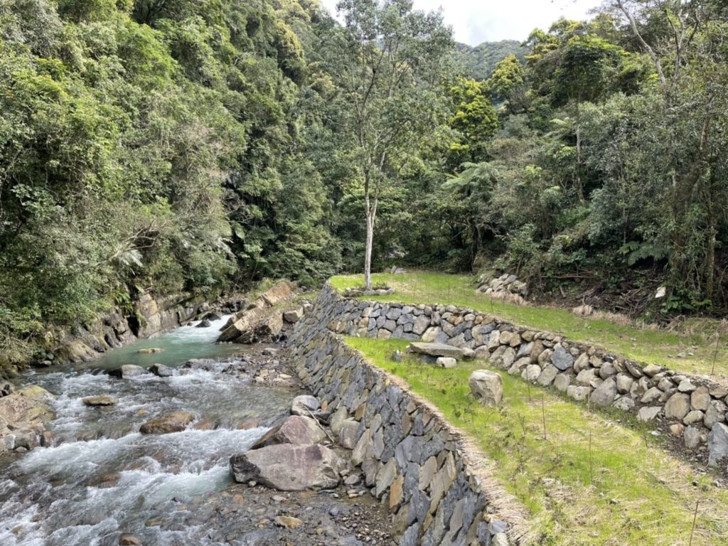 新北熊空橋野溪護岸整治成功獲正面口碑。(圖/新北農業局 提供)