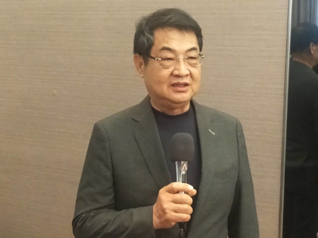 臺灣工藝聯盟總會理事長陳啟村,則陳述臺灣工藝精緻創作技藝的表現已在全球佔有重要地位。(記者 辛澎祥/攝)