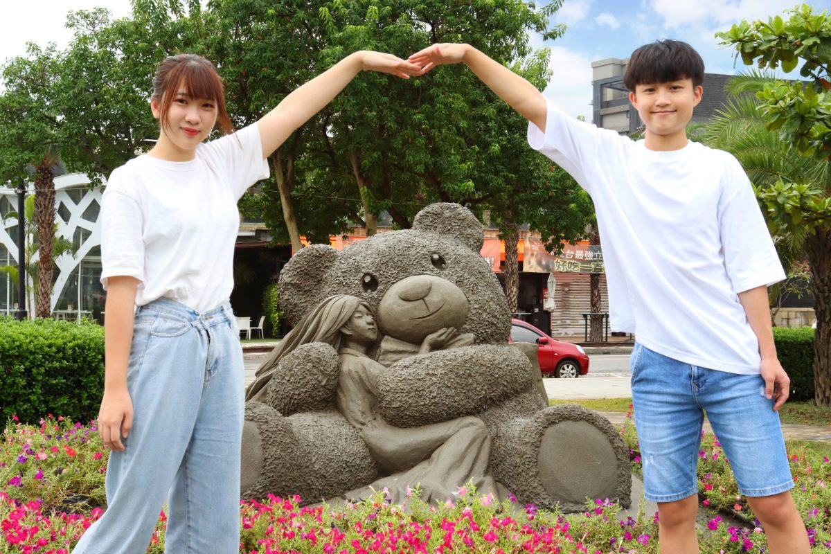 暑假必玩    八里城市沙雕展8/13開展