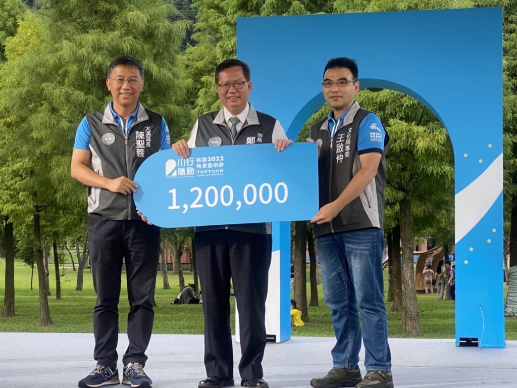 鄭文燦市長宣布2022桃園地景藝術節超過120萬參觀人次。(圖/文化局提供)
