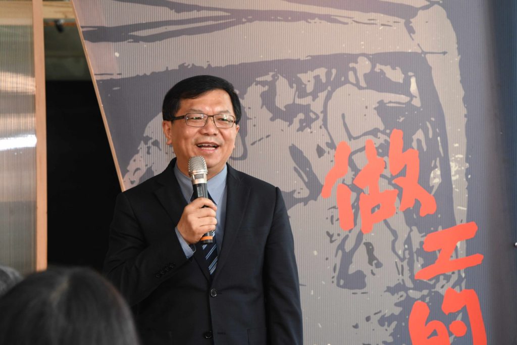 文化部次長李連權致詞時表達對藝術家洪瑞麟人品與作品風格的崇敬。(圖/文化部 提供)