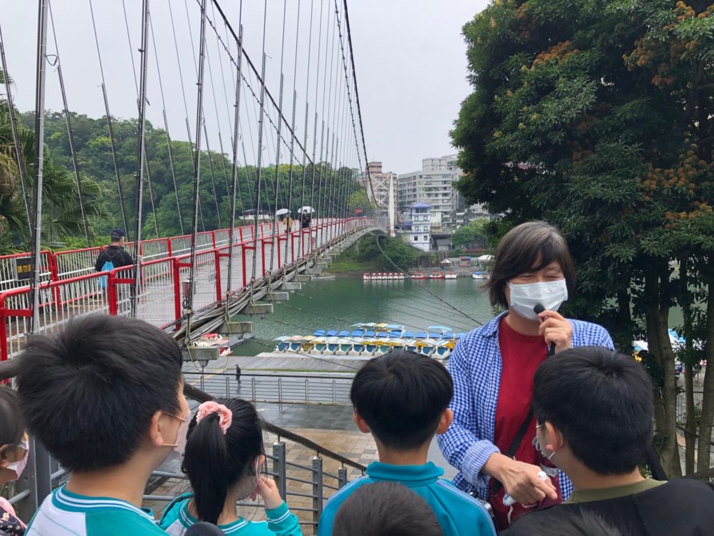 ▲新北古蹟日文資小旅行結合樂高DIY,重現樂高版碧潭吊橋」。(圖/文化局提供)