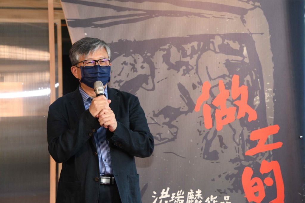 國美館館長廖仁義推崇洪瑞麟老師在藝術上的成就。(圖/文化部 提供)