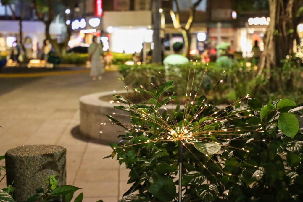 「東門永康節」網路票選活動開跑，圖為永康公園燈飾。