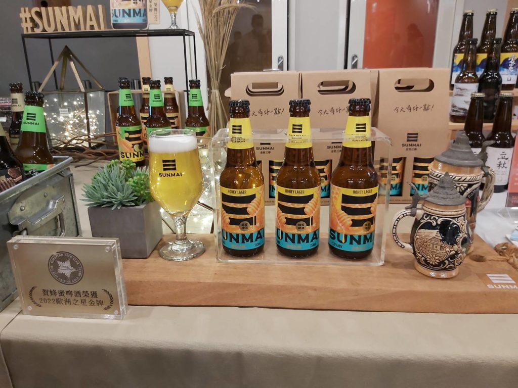 ▲SUNMAI金色三麥的「蜂蜜啤酒」在「蜂蜜啤酒」組別獲得金牌。(記者 葉大方/攝)