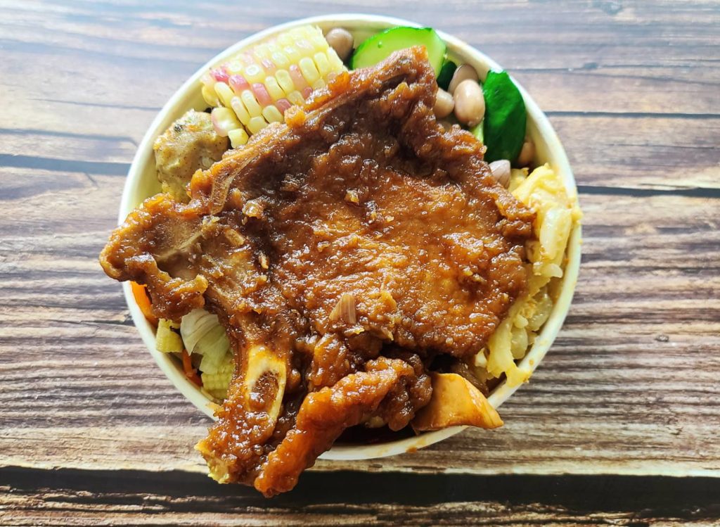 ▲台鐵便當經典滷排骨，色香味俱全。（圖/台鐵 提供）