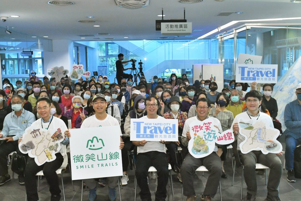 ▲新北市觀光旅遊局長楊宗珉(右二)分享微笑山線的樂趣。(圖/新北觀旅局 提供)