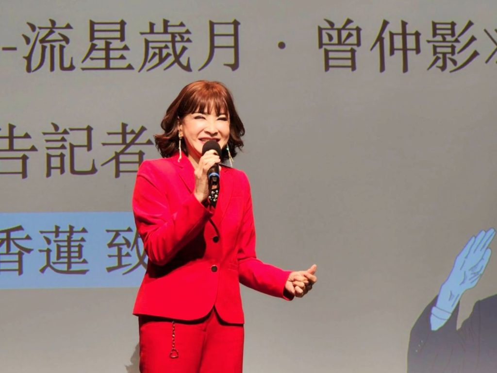 黃香蓮回憶歌仔戲發展歷程的悲喜,呈現對傳統表演藝術的熱愛。(記者 辛澎祥/攝)