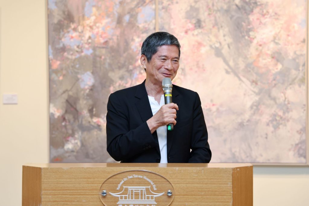 文化部長李永得致詞時表達對黃進龍教授個人藝術成就與豐富展歷的推崇。(圖/文化部 提供)