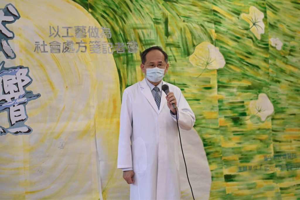 台中榮總院長陳適安指出,透過工藝手作將對病患帶來正面鼓舞力量。(圖/工藝中心 提供)