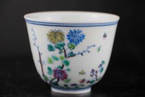 大明成化年製12花神杯之一的菊花杯。（圖/曾國良 提供）