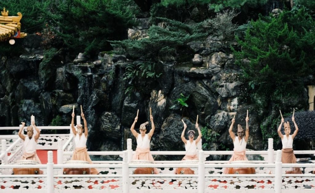 優人神鼓的演出建構出新的人與土地的連結關係。(記者 辛澎祥/攝)
