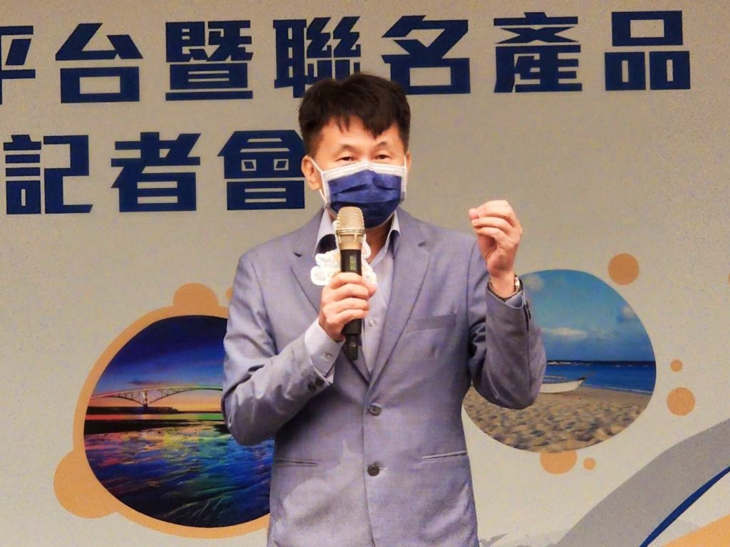 ▲澎湖觀光協會理事長陳仁和為活動大力宣傳造勢。(記者 辛澎祥/攝)