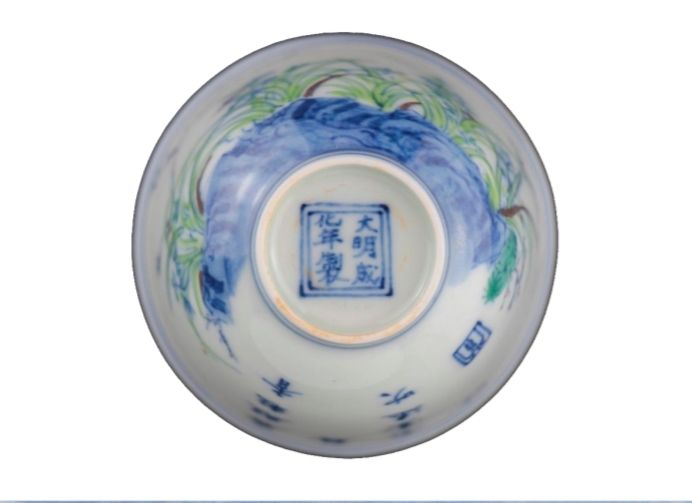 大明成化年製12花神杯之一的蘭花杯。（圖/曾國良 提供）