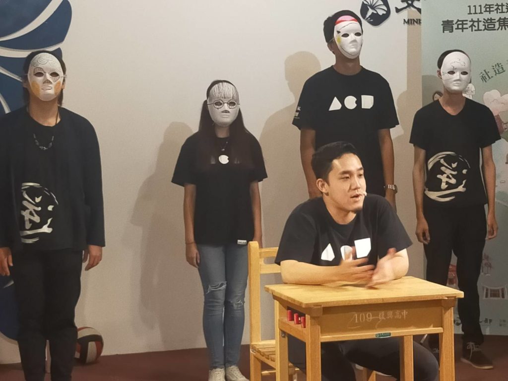▲故事發表前的展演充滿了年輕一代對生命的表達與期盼。(記者 辛澎祥/攝)