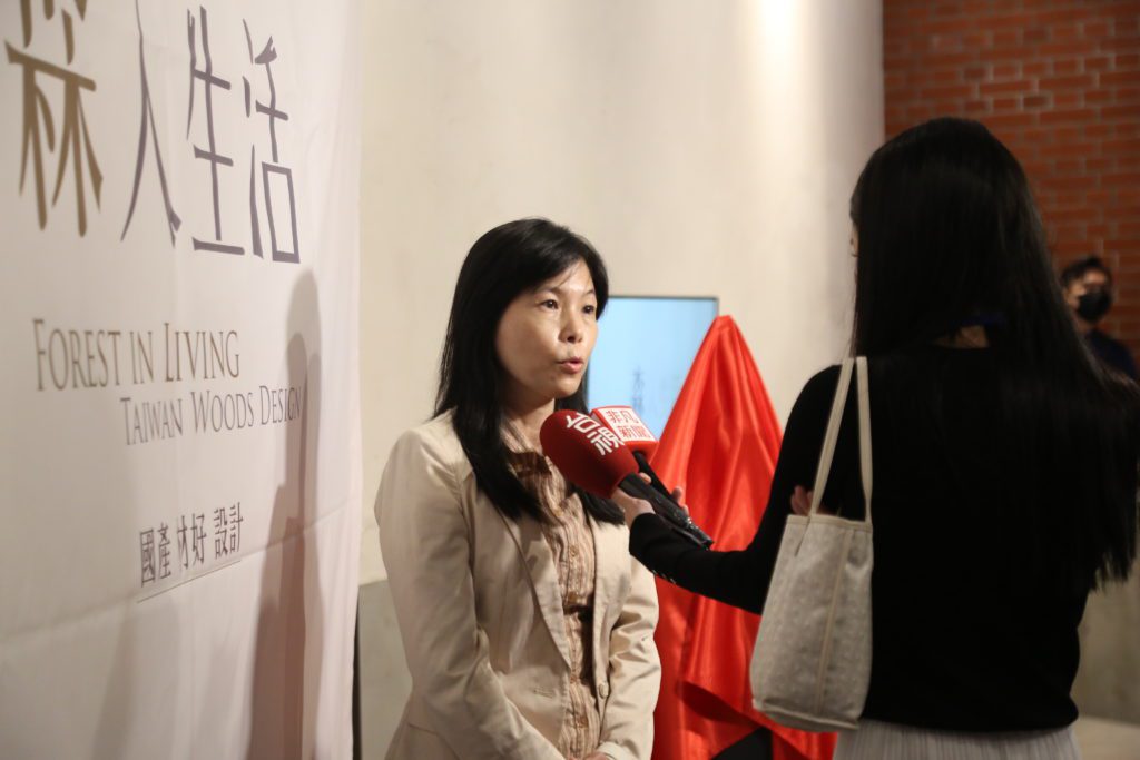 台北市文化局副局長陳譽馨表示,對新芳春茶行特展的豐富內容十分肯定。(記者 辛澎祥/攝)