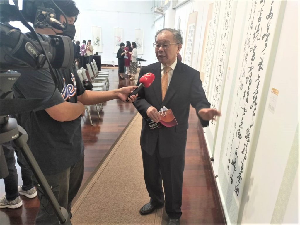推廣e筆書畫不遺餘力且成效卓著的淡大文錙藝術中心主任張炳煌教授。(記者 辛澎祥/攝)
