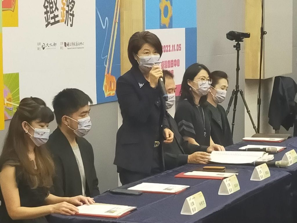 台灣國樂團團長劉麗貞致詞時表達對此最新組合創作,將帶給觀眾耳目一新的感受。(記者 辛澎祥/攝)