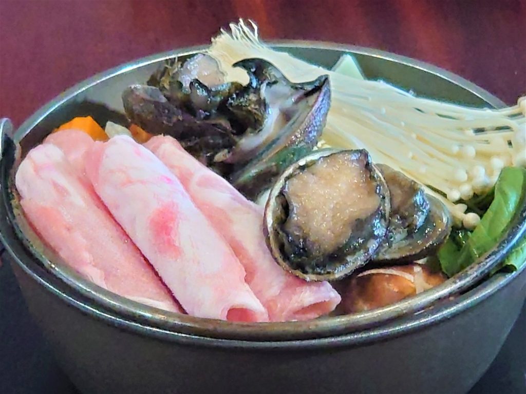 ▲鮑魚火鍋料理也是民眾的最愛。(圖/新北漁業處 提供)