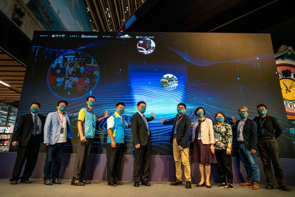 出席國家文化記憶庫2.0數位平台優化任務的主協辦方與各界貴賓,合影留念。(圖/文化部 提供)