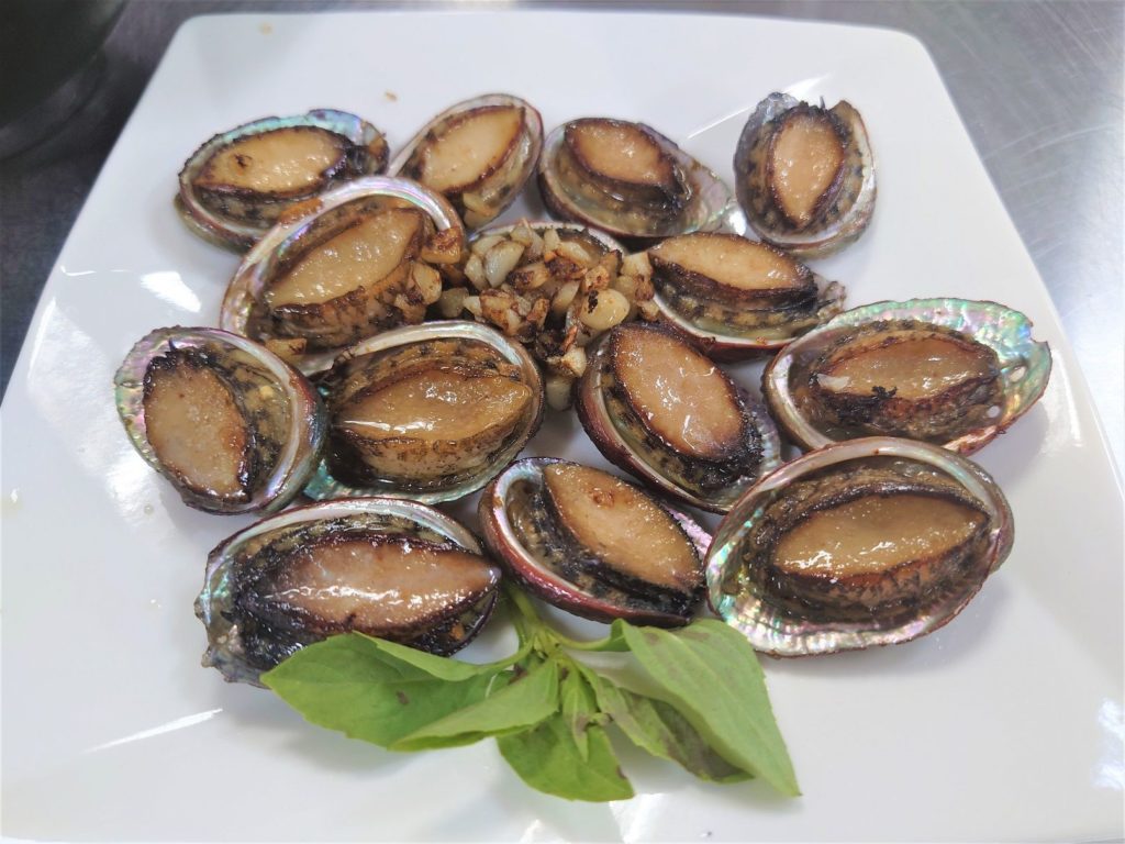 ▲新北貢寮鮑魚是餐桌上的美食佳餚。(圖/新北漁業處 提供)