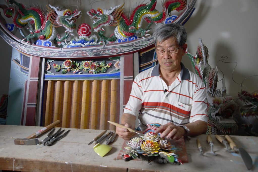 ▲剪黏泥塑技術保存者徐明河，經文化部認定為重要文資保存技術者殊榮，格外實至名歸。（圖/文化部 提供）