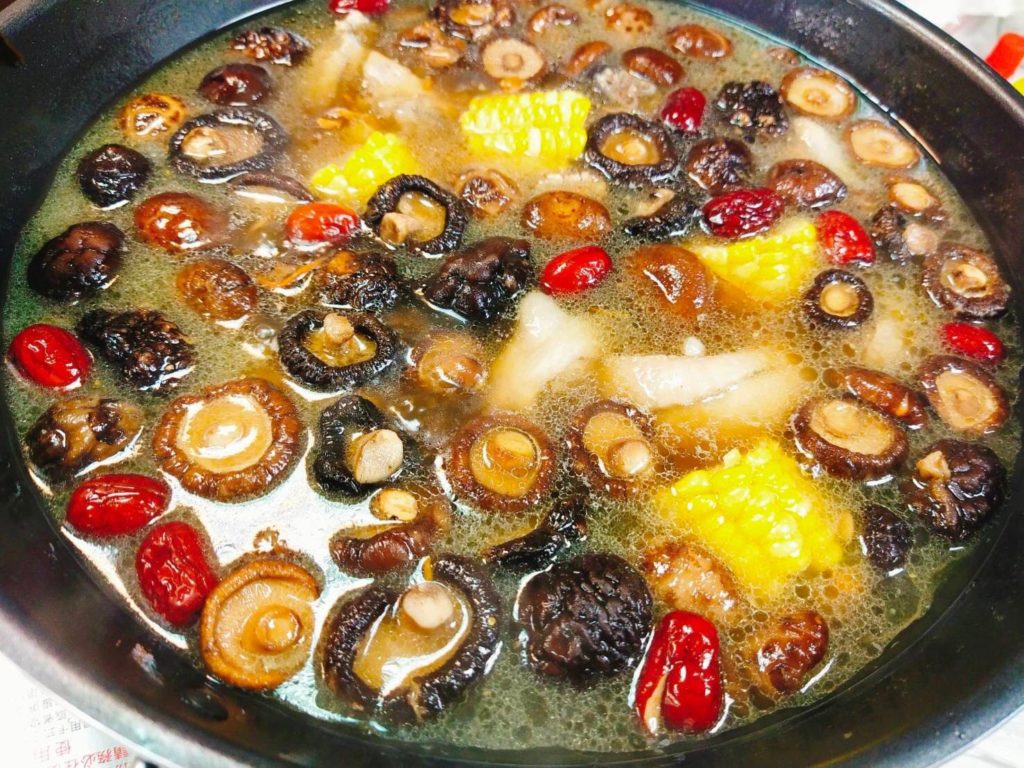 ▲貢寮鮑魚火鍋是冬季的極品。(圖/新北漁業處 提供)