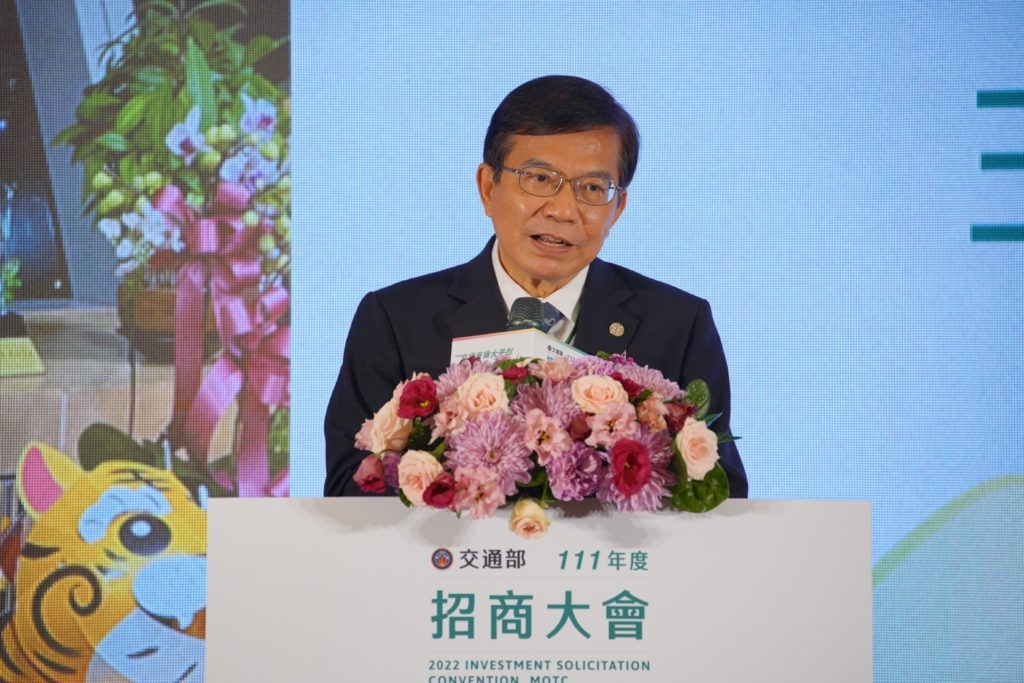 ▲交通部長王國材在招商大會上致詞勉勵出席單位與設攤業者。(圖/交通部 提供)