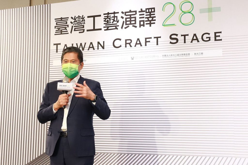 ▲文化部長李永得致詞時表達對臺灣工藝界的政策支持立場。（記者 辛澎祥/攝）