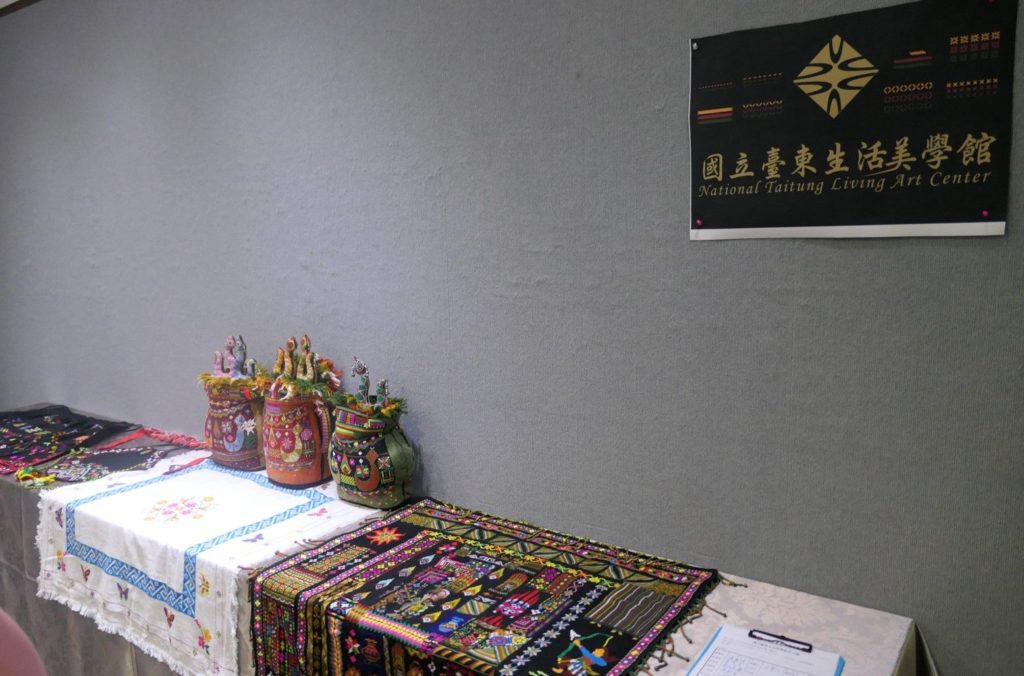 ▲台東生活美學館展示的原民手工藝。(圖/文化部 提供)