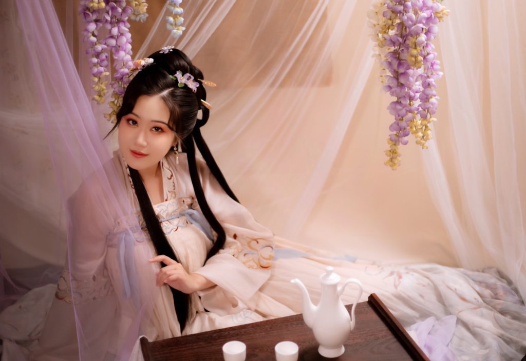 ▲新竹縣今年茶花季透過結合漢服規劃系列活動,帶領民眾欣賞茶花及了解漢服深厚的文化底蘊。(竹縣文化局 提供)