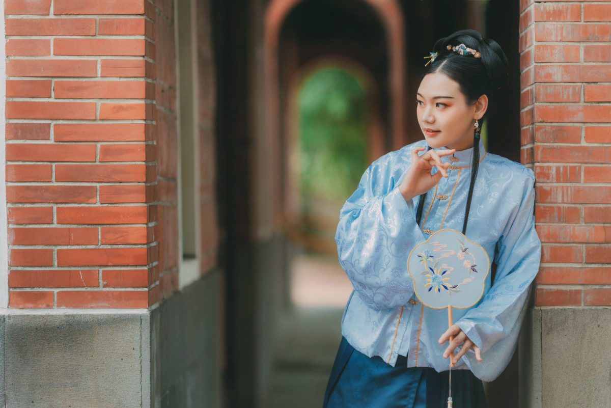 竹縣茶花季結合漢服   文化局周末嬌豔登場