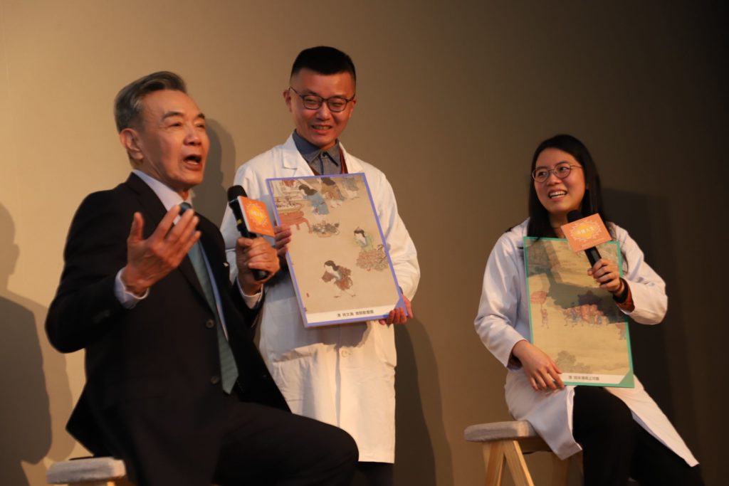 ▲雙方代表針對今牌人生的呈現方式與功能做出具體說明。（圖/故宮 提供）