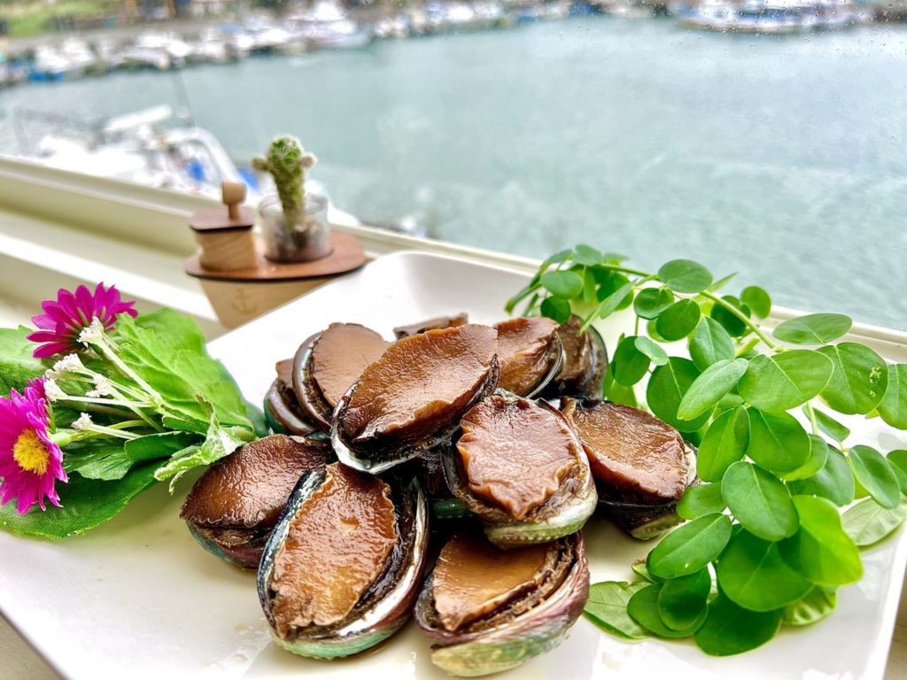 ▲質量兼俱，口味鮮美的貢寮鮑魚海味，是貢寮漁會在年節服務消費者的首選產品。（圖/新北漁業處 提供）