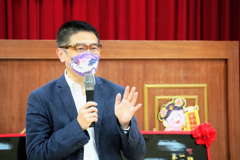 ▲新北農業局長李玟肯定石碇茶農製茶行銷的品質化經營所付出的努力。(圖/新北農業局 提供)