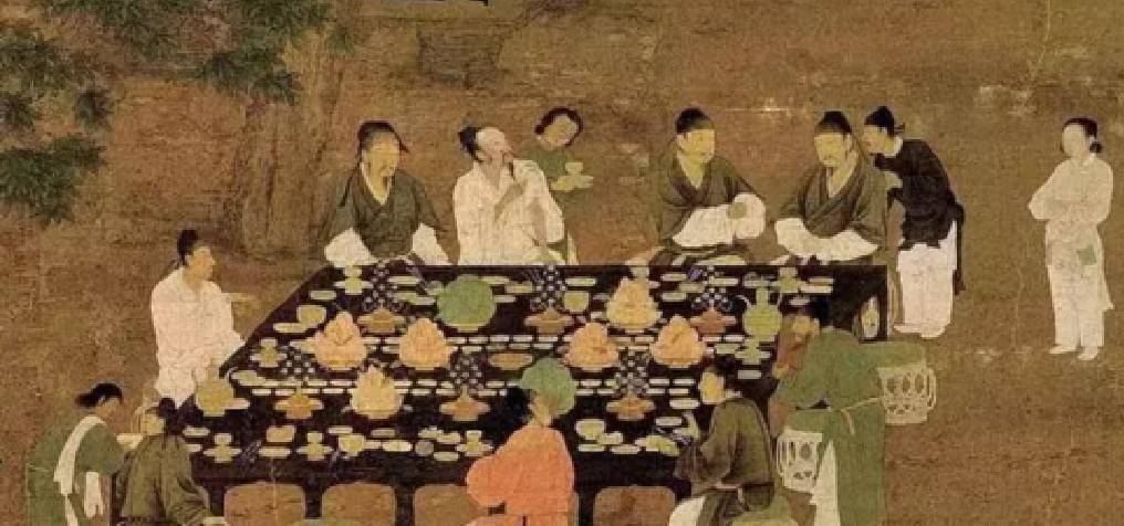▲傳宋徽宗「文會圖」局部,台北故宮典藏。圖中有茶盞、盞托、茶筅、茶杓、湯瓶、茶爐等各種茶器,可以印證宋代點茶的茶事。(圖/林淑珠 提供)