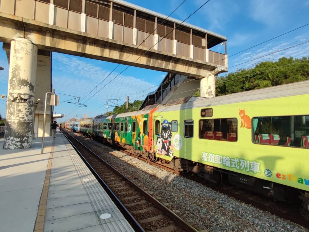 ▲臺鐵郵輪式列車年節期間相當受歡迎。（圖/臺鐵 提供 ）